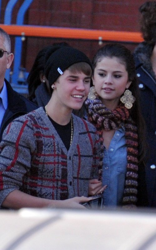 Justin + Selena = Jelena - Página 4 Justin-selena-navidad-washington-001