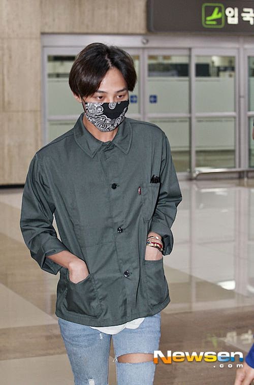 [24/7/14][Pho] G-Dragon @ Sân bay Gimpo đến Tokyo G-dragon_003