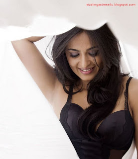 صور الجذابه انوشكا شتي 2012 صور Anushka Shetty 2012 على زي افلام حصريا Actress-Boobs-Bra-Pictures-Images