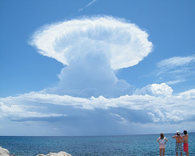 Seguimiento  de Nubes anómalas y fenómenos extraños en el cielo.  - Página 3 Grecija