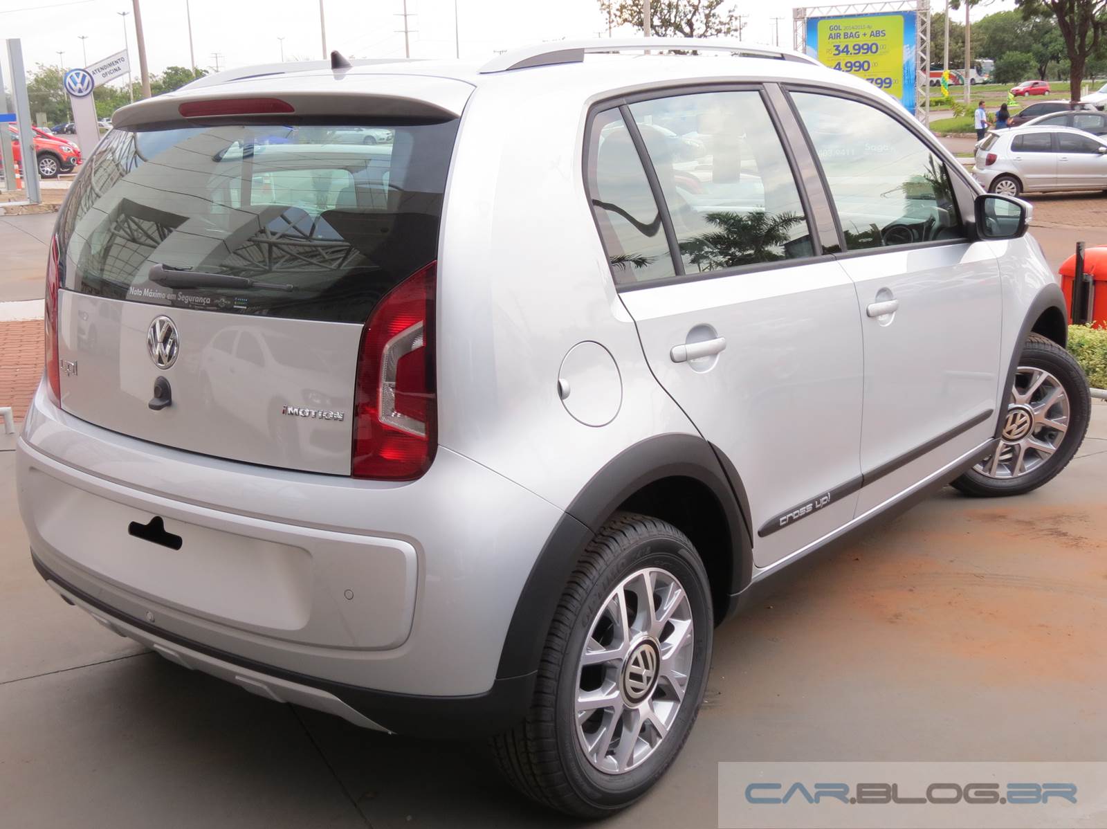 VW/Volkswagen Up! - Página 21 Crossup%2Bprata%2B(7)