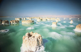 لماذا مات البحر الميت  Dead-sea-salt