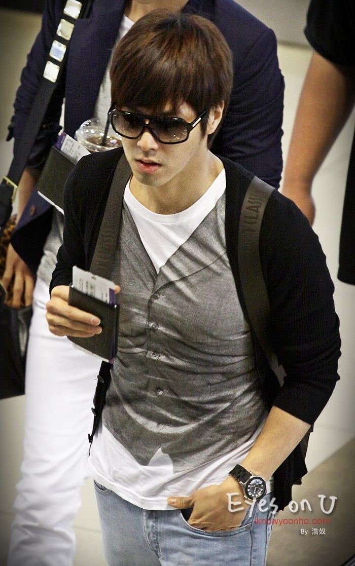 [12/5/2011][Pic]Yunho - Gimpo Airport Hm%2B%25285%2529