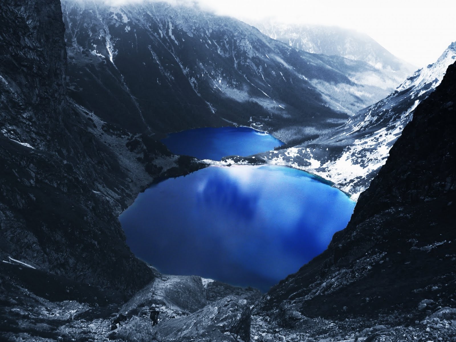 صور خلفيات تهبل(ستندمون اذا فاتتكم) Blue-lake-Snow-mountains-Wallpaper