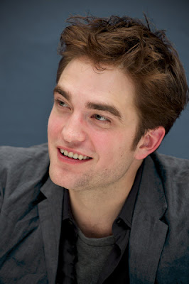 5 Abril - Fotos de Rob en HQ de la conferencia de prensa de WFE + Fotos con Tai. Pattinsonlife-wfe-41-14