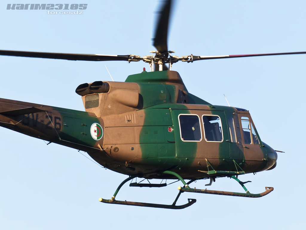 صور مروحيات القوات الجوية الجزائرية [ Bell-412EP ] P1050439