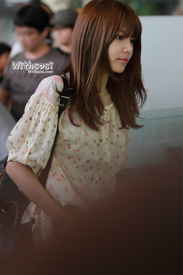 [PICS] SNSD @ Airport to Japan Tumblr_m6tqt1sbCW1r0r5dro4_1280