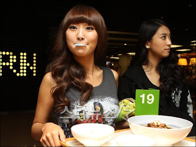 [11.08]SISTAR au M!Countdown [Photos] 20110811_sistar_backstage_9