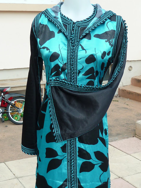 Caftan noir et bleu P1020552