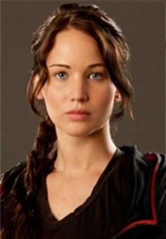 Katniss Everdeen // Jennifer Lawrence Jennifer_Lawrence_as_Katniss_Everdeen_The_Hunger_Games_promotional_photo_01-340_490