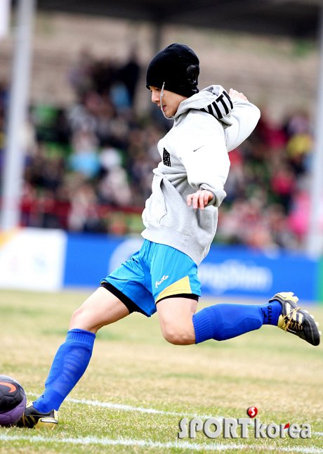 Kim Hyun Joong @ FC Men 2011 Peace Star Cup  E