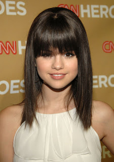 Biby's Gallery - Pagina 3 3f06b_selena-gomez-hairstyle-with-bangs-0