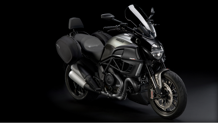 Le coin coin des Ducati - Page 39 Diavel-Strada_2013_Studio_B02_1920x1080.mediagallery_output_image_%255B750x423%255D