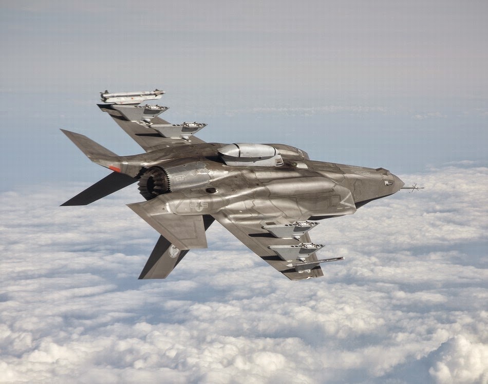 مقاتله F-35 الشبحيه وتسليحها  US%2BF-35%2Bfighters%2Bto%2Bshow%2Bsuper%2Bassault%2Bweapons%2B4