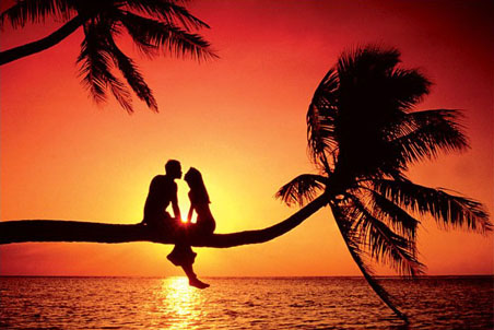 முத்தத்தில் ஆரம்பியுங்கள்... Summer-love-kissing-at-sunset