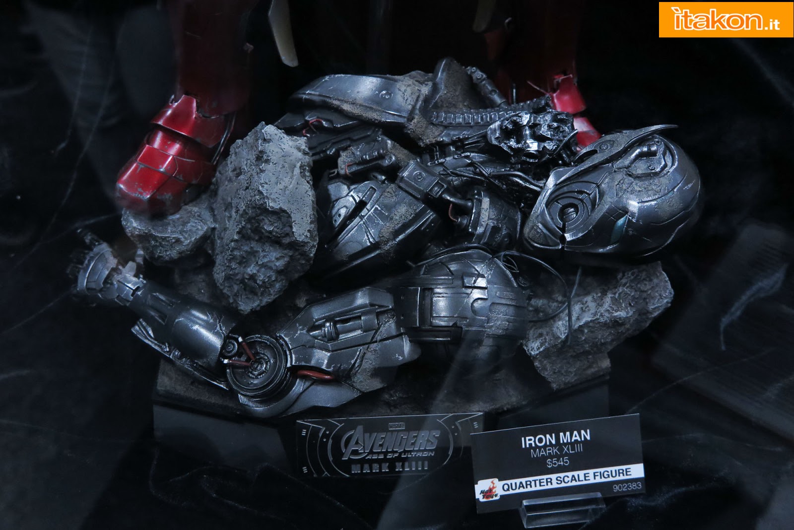 [Hot Toys] Avengers: Age of Ultron - Iron-Man mark 43 1/4 Scale - Página 6 Hot-toys-sdcc-2015-123