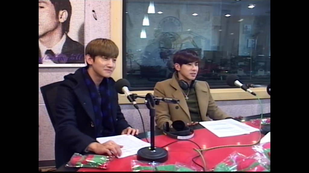 [Online][Vid][13.12.12] TVXQ - MBC Radio FM4U with Kim Shin Young A991JvJCAAA55_R.png%2Blarge