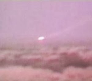 Possibly the most fascinating UFO footage ever captured on camera  Ufo-white-sands-300x264