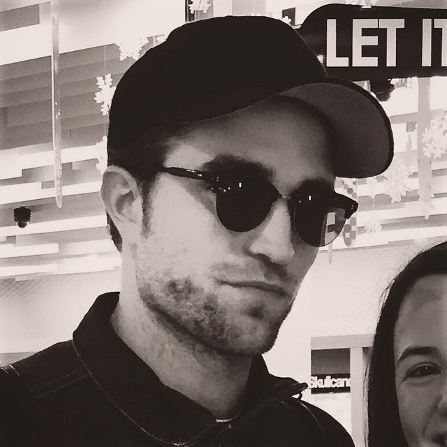 13 Marzo - Otra nueva foto Fan de Rob en el aeropuerto Heathrow!!! (11 Marzo) 2