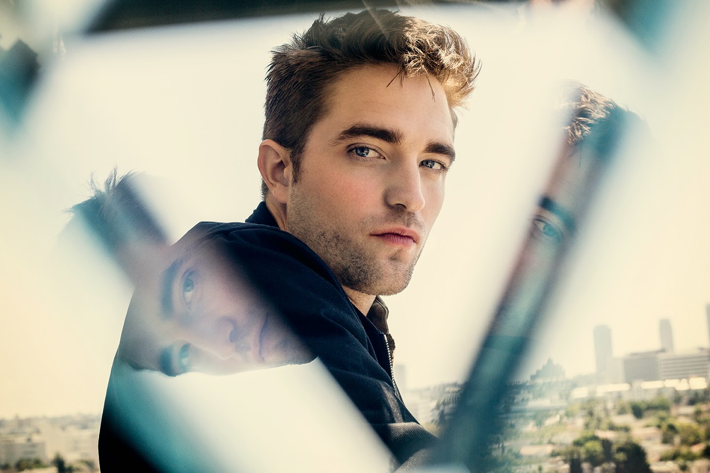 19 Julio - Precioso Nuevo retrato de Rob para la promo de The Rover en LA!!! Portrait