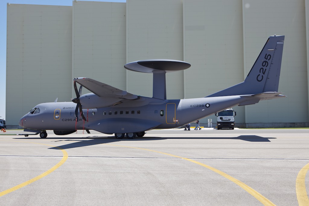 Airbus Military desarrolla el programa C295 AEW&C para vigilancia y alerta temprana C-295%2BAEW%2B2