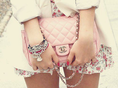 σηєѕ υρση α ∂яєαм ♥ - صفحة 2 Channel-fashion-girl-pink-purse-Favim_com-320116