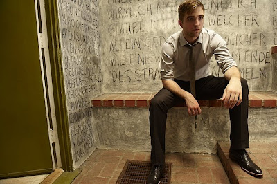 5 Mayo - Un poema de Neruda es background del outtake de Rob. R6yypl