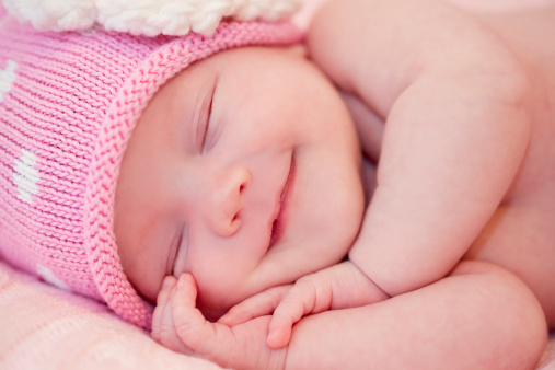 من هُنا بدأت 彡♥彡 و 彡♥彡 هناك أنتهت  115446017-baby-girl-smiles-gettyimages