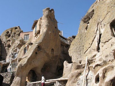 700 years old troglodyte stone house village in IRAN اهل الكهوف في ايران منذ 700 عام 700year-old-stone-house-09