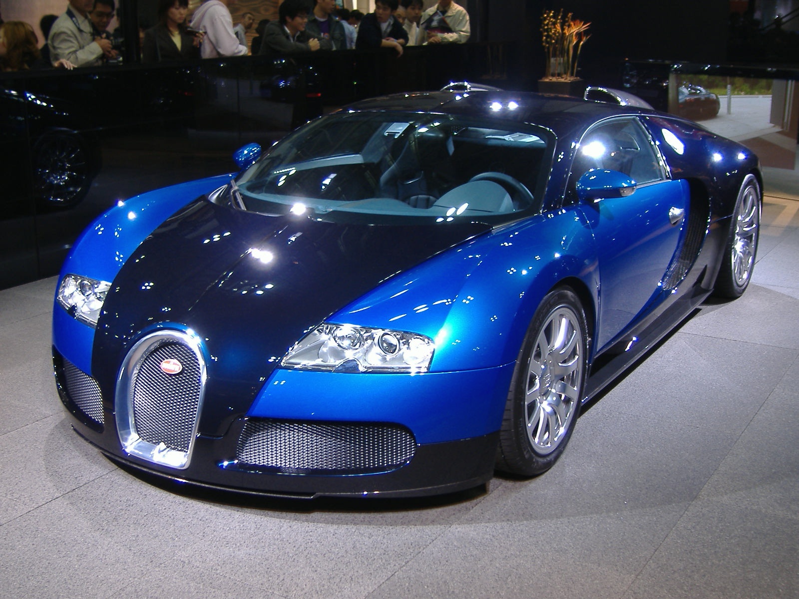 Bugatti car Bugatti_veyron_in_Tokyo