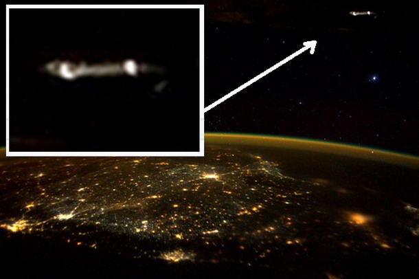 Astronauta de la Nasa capta en una foto una nave extraterrestre desde la ISS Nave%2Bete2