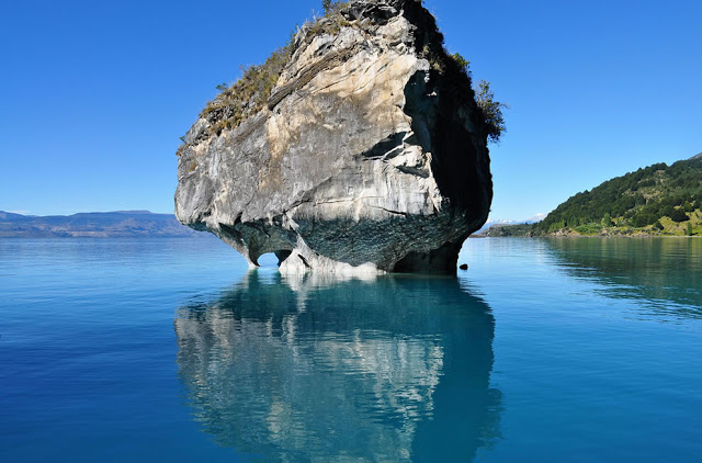 كهوف الرخام الرائعه في تشيلي  Beauty-on-General-Carrera-Lake