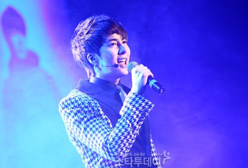 Kim Hyung Jun's presenta primer mini album Hjb_0305_81