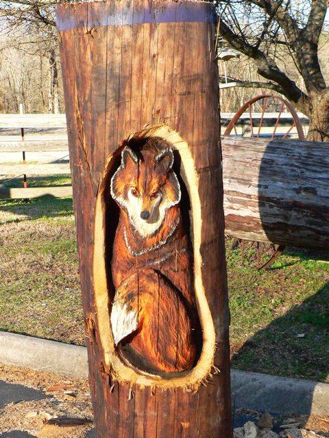 Animals Carved In Tree Trunk Image026