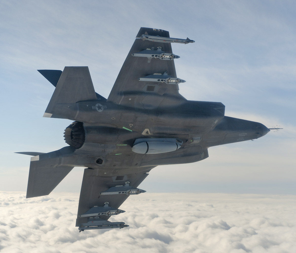 Le F-35 - Page 2 2012_F35_external_12P00088_1269967624_6257