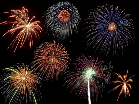 17000 பதிவுகள்  கடந்த இனியவன்  அவர்களை   வாழ்த்தலாம்  வாங்க  .... - Page 2 Diwali-Fireworks-Wallpapers-Crackers-Pictures1