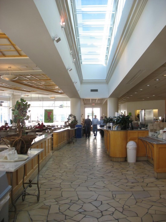 شاهد مقر شركة آبل كما لم تشاهده من قبل Apple_hqcafeteria3-550x733