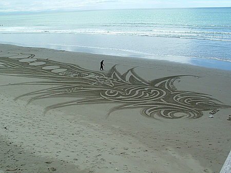 رسومات غاية في السحر و الجمال //على رمال الشاطئ Sand-art