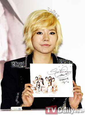 [PICS][11.03.2012]SNSD @ J.ESTINA Fansign Event  Bfafde1bf17274a07ed84fe2def062cb_41926529.1331466122286301