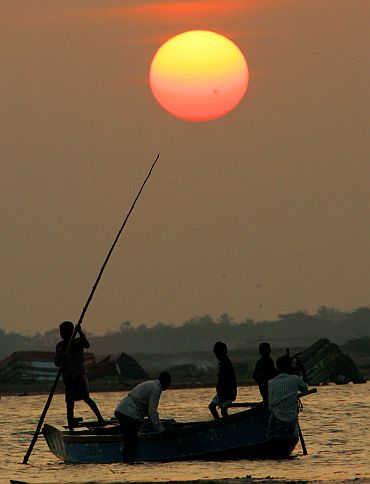 ஓ ....மறைந்துபோகும் மானிடனே! Boat