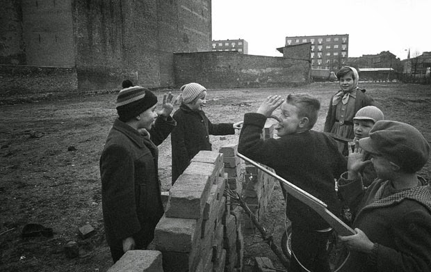 La construcción del Muro de Berlín en fotografías históricas Construcci%C3%B3n%2Bdel%2BMuro%2Bde%2BBerl%C3%ADn%2B14