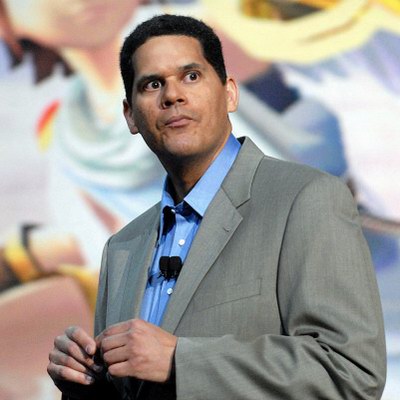 [PZ] Nintendo explica porque o 3DS XL não foi revelado em sua conferência na E3 Reggie-Fils-Aime-Talks-Telephones