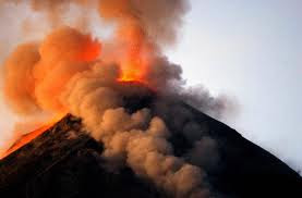 Decretan alerta roja erupción del volcán Guatemalteco Pacaya Images