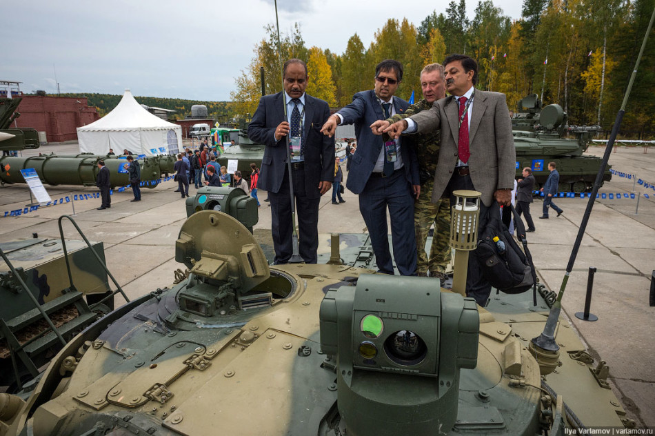 "نيجني تاغيل" ساحة الجيوش العربية لامتلاك أحدث الأسلحة الروسية   Russian%2BArm%2527s%2BExpo%2B2015%2B3