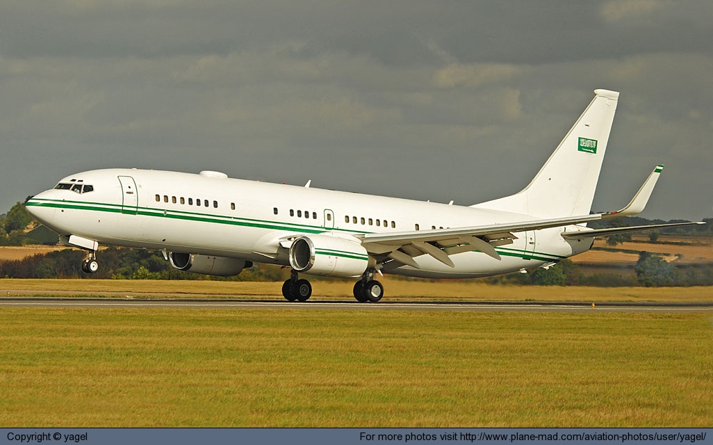 Fuerzas Armadas de Arabia Saudita HZ-101-Royal-Saudi-Air-Force-Boeing-737-700_PlanespottersNet_308247_4