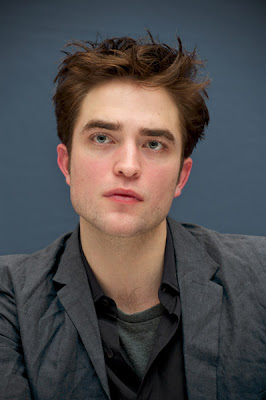 5 Abril - Fotos de Rob en HQ de la conferencia de prensa de WFE + Fotos con Tai. Pattinsonlife-wfe-41-15