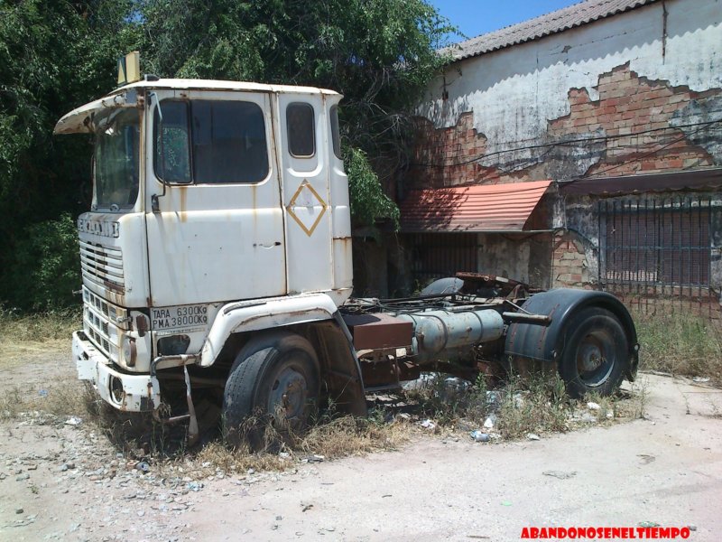 VEHICULOS SEMI-ABANDONADOS, RESTAURADOS Y ABANDONADOS. DSC_0007