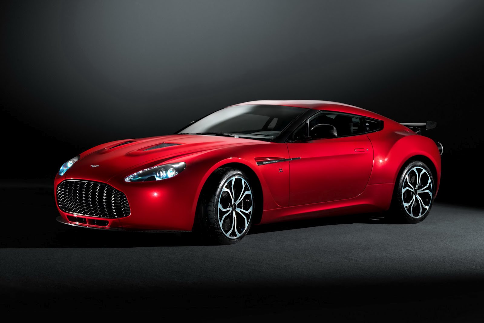 2011 - [Aston Martin] V12 Vantage Zagato - Page 3 Aston-Martin-V12-Zafato-11