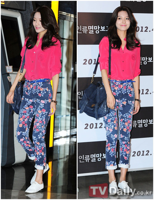 [PICS]Sooyoung @ the VIP Premiere of “Doomsday" Tumblr_m1uotxCDlC1qan6eto1_500