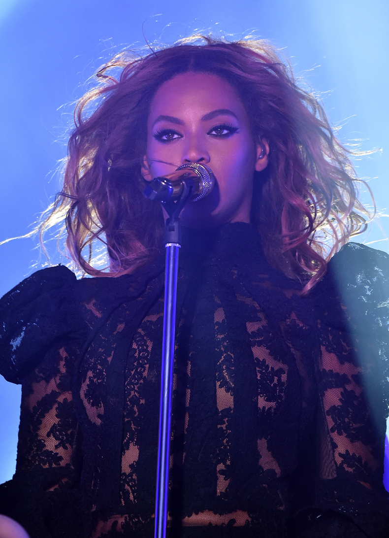 Beyoncé & JAY-Z: "On The Run Tour" [VIDEO PROMO TOUR PÁG. 5] - Página 19 24